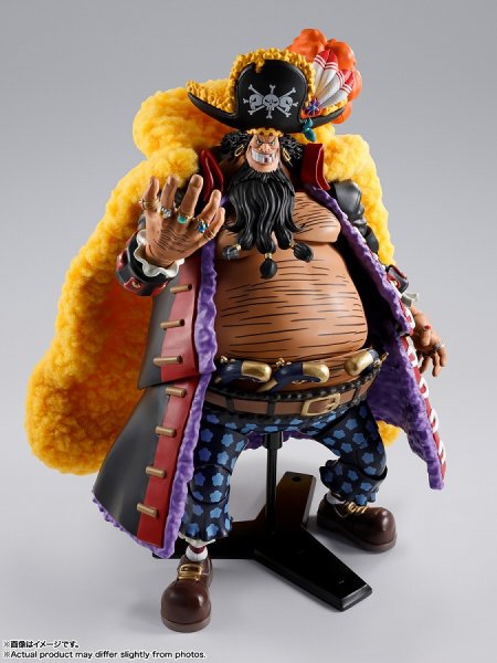 画像1: S.H.Figuarts マーシャル・D・ティーチ -四皇- 【ポイント還元率1%】 (1)